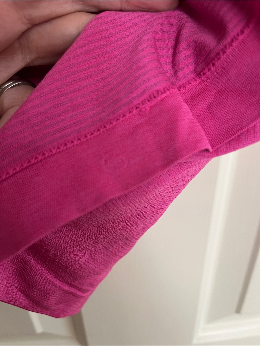 Lululemon Women’s Swiftly short sleeve Fuchsia Pink size 6 - Picture 3 of 3
